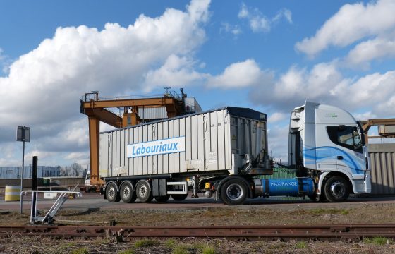 benne Labouriaux + tracteur GNL